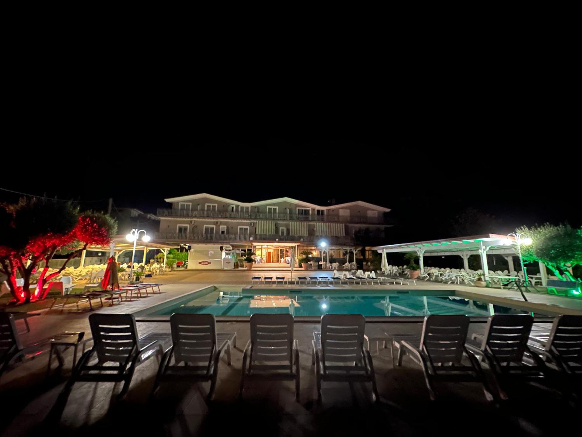 Albanella Hotel Ristorante Paradiso מראה חיצוני תמונה