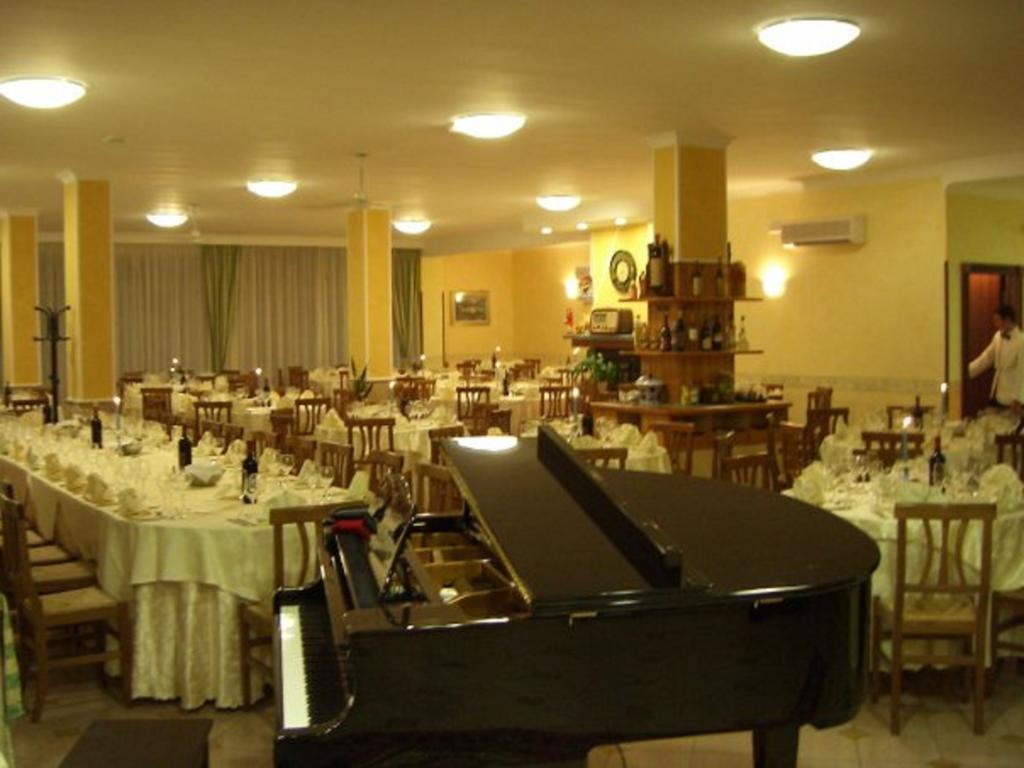 Albanella Hotel Ristorante Paradiso מראה חיצוני תמונה